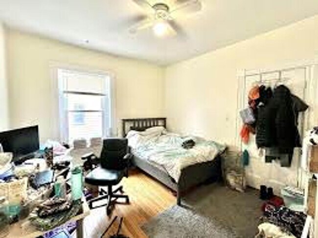 Building Photo - No Brokers Fee, Central BU Location, heat, Hot Water Included, Laundry on a Site, Parking for Rent