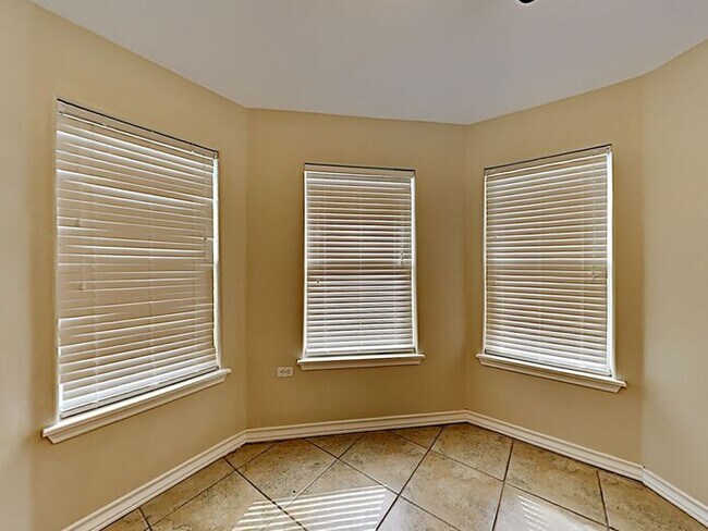 Foto del edificio - No App Fee. $1,000 OFF 1st Month w/14 mont...