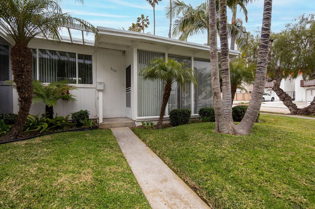Primary Photo - The Perfect 2 BR for Beach Lovers! Only 1 ...