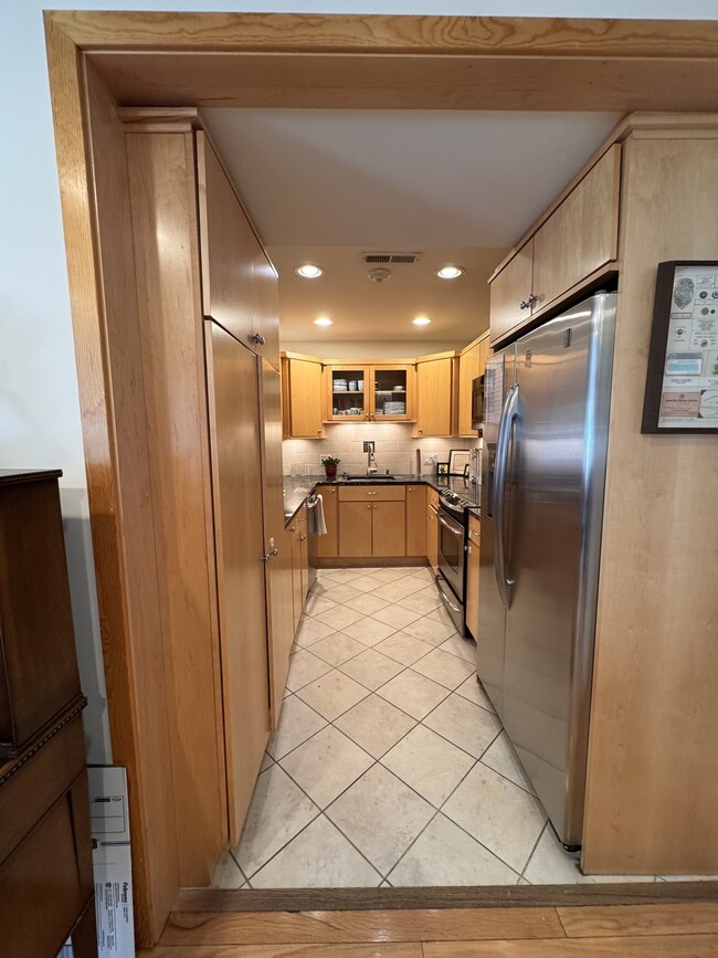 Building Photo - 301 Post Rd E