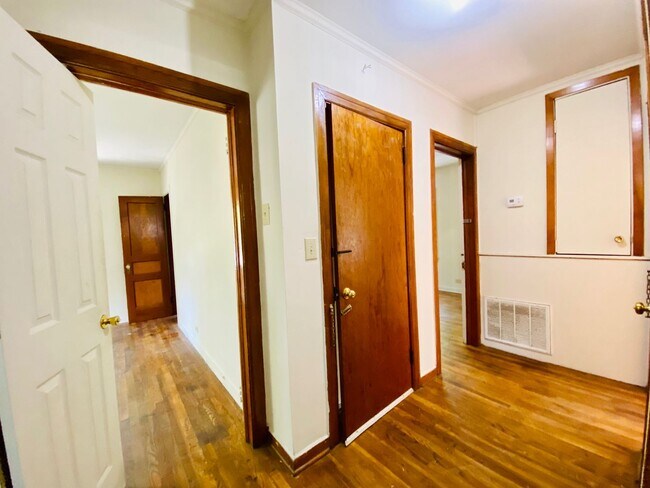 Building Photo - 103 Goodman Place