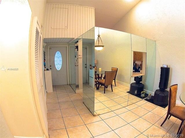 Foto del edificio - 1700 NW 73rd Ave