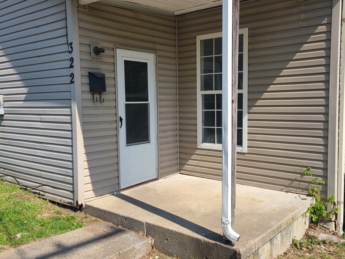 322 W 8th St, Paris, KY 40361 Townhome Rentals in Paris KY