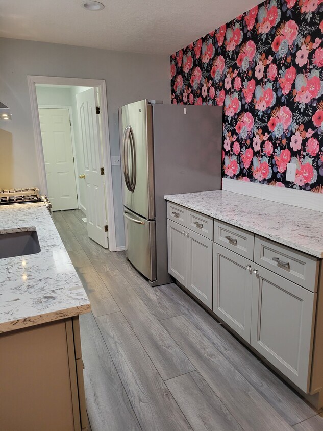 Brand new upgraded kitchen - 1944 Spicetree Ln SE