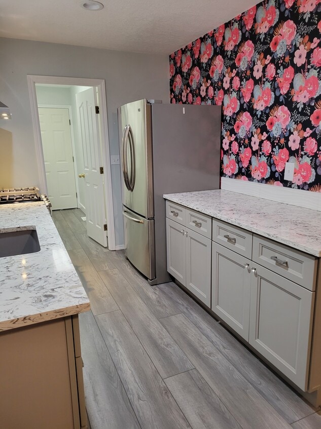 Brand new upgraded kitchen - 1944 Spicetree Ln SE