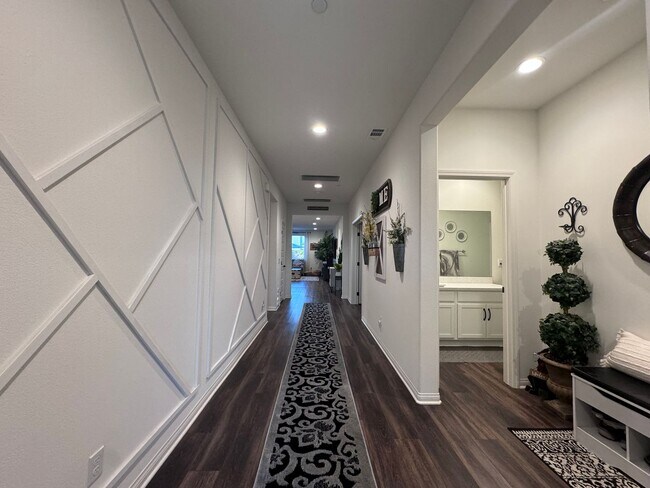 Building Photo - Beautiful Private POOL Home for rent