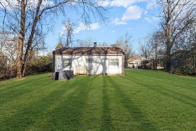 Foto del edificio - 28 Crescent Dr