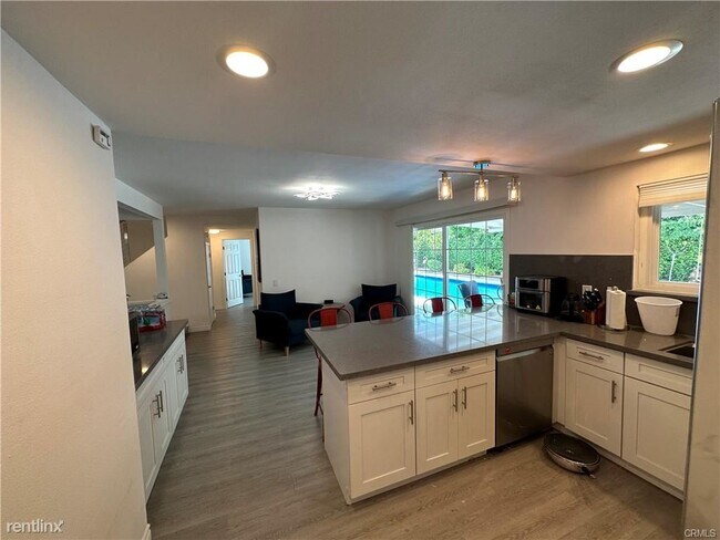 Building Photo - 4 br, 2.5 bath House - 20758 Divonne Dr 1