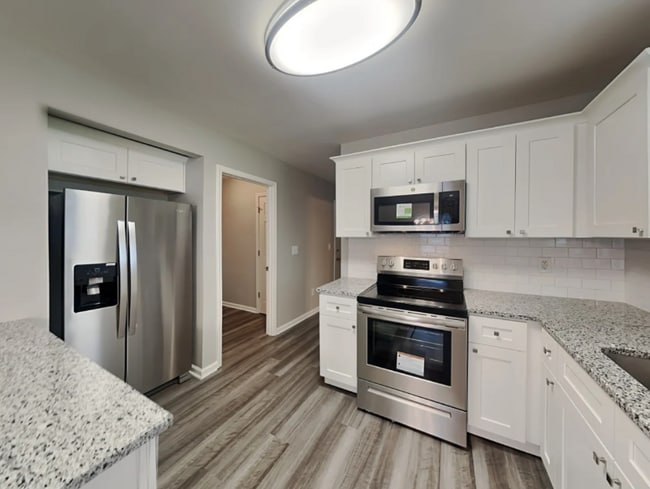 Building Photo - 1304 Crandon Dr