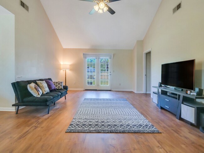 Building Photo - 862 Birchwood Ln
