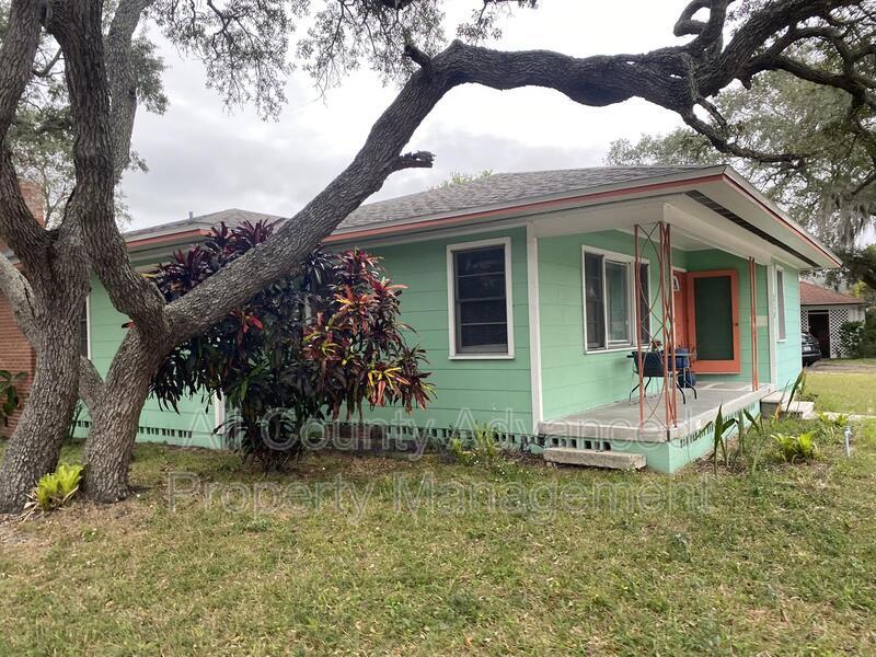 Foto principal - 214 S Highland Ave