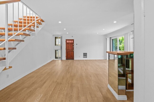 Foto del edificio - 4610 Densmore Ave