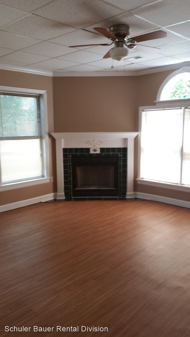 Building Photo - 3 br, 1 bath Apartment - 466 W. Main St.