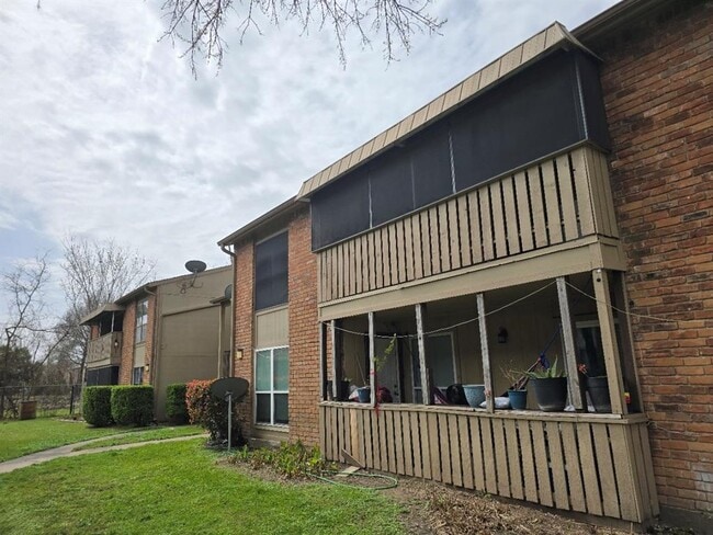 Building Photo - 5669 Birchmont Dr