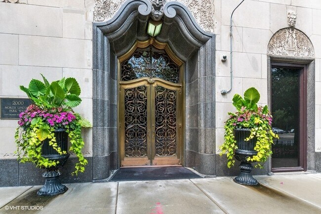 Foto del edificio - 2000 N Lincoln Park W