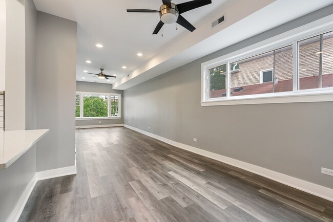 Foto del edificio - 4624 N Springfield Ave