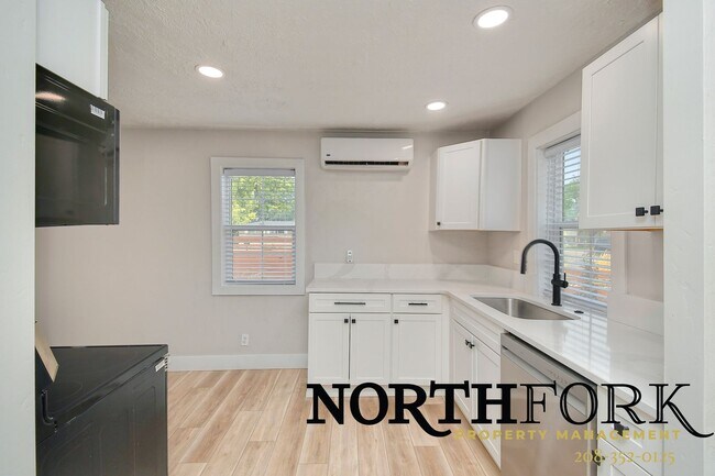 Foto del edificio - 2479 N Maple Grove Rd
