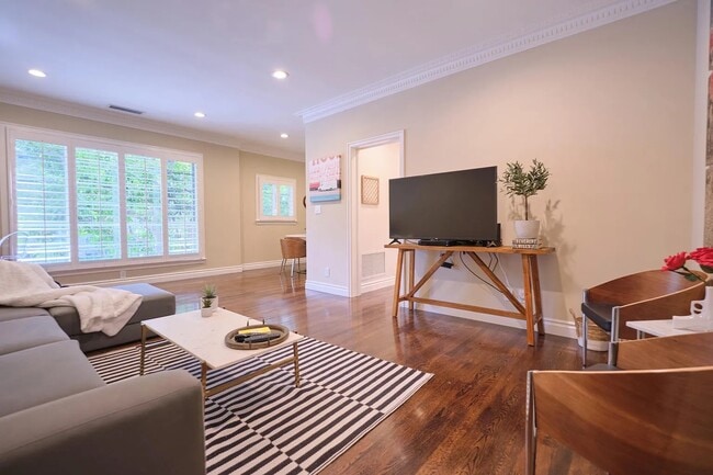 Living Area - 9601 Charleville Blvd