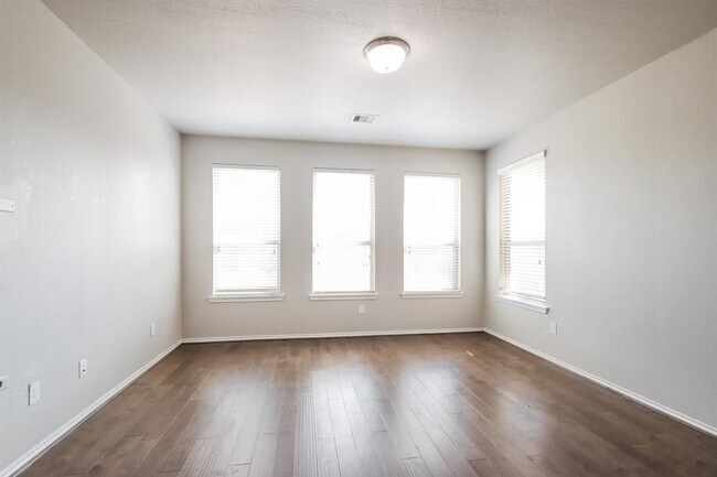 Foto del edificio - 12322 Breckenwood Mills Dr
