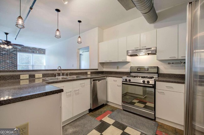 Building Photo - 445 Sessions St NW