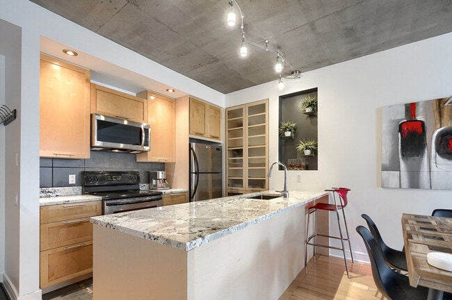 Building Photo - 10 Rue Carmichael