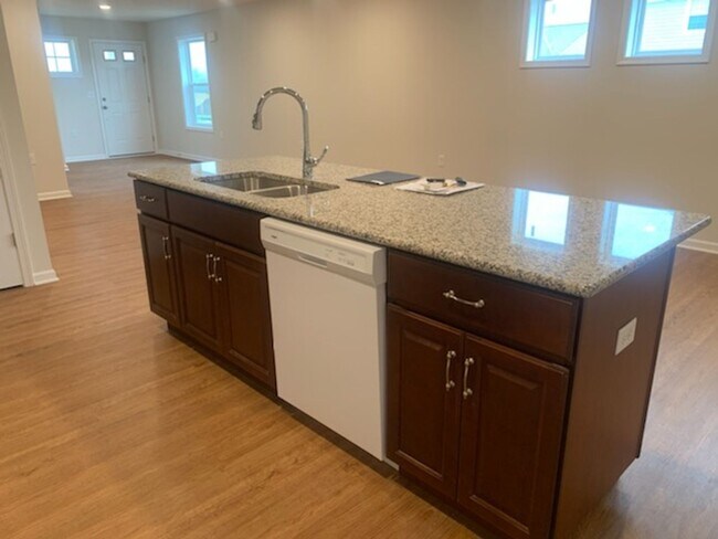 Building Photo - 3-bedroom, 2-Bathroom House in Gray’s Pointe Neighborhood  -- AVAILABLE 5/1