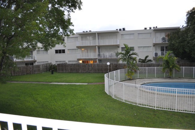 Foto del edificio - 7713 SW 88th St