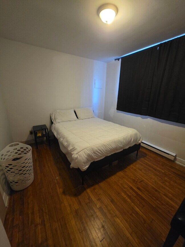 Building Photo - 9275 Rue Saint-Denis