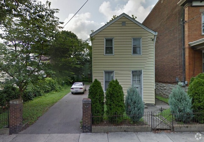 Building Photo - 318 Emming St