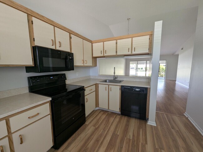 Building Photo - 104 Moccasin Trail S