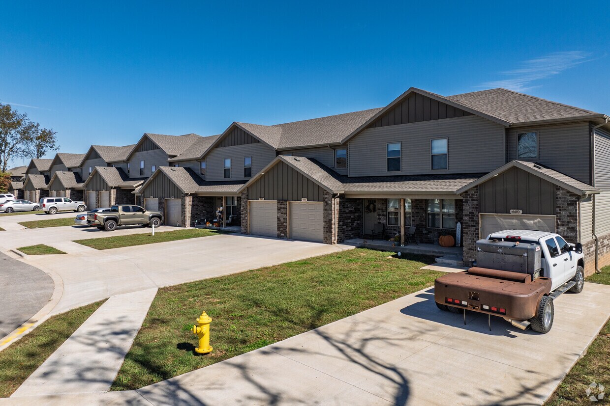 Foto del edificio - Oakwood Heights Townhomes 2
