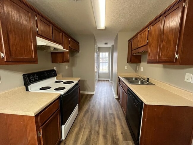 Building Photo - Renovated 3 Bedroom 3 Bath Townhome for Rent!