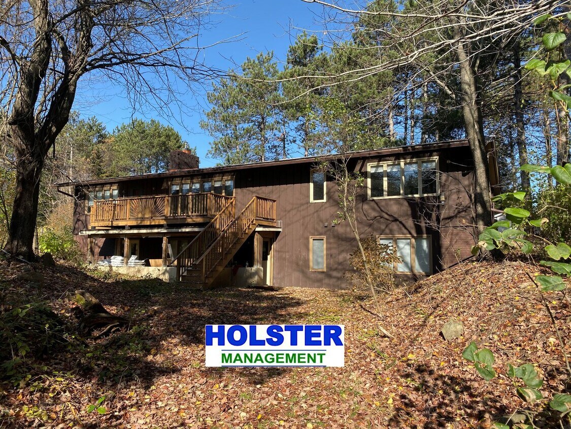 Foto principal - Recently Renovated 3-bedroom Home near Mon...
