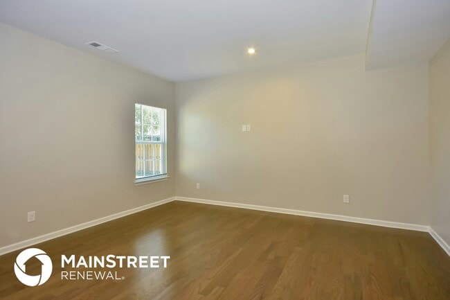 Building Photo - 556 Goodman Dr