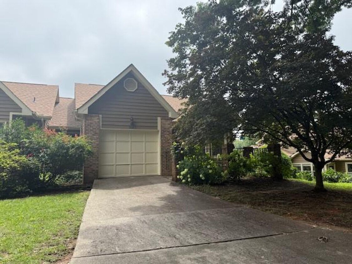 Foto principal - 222- Hanover Place Bev Roberts Rentals and...