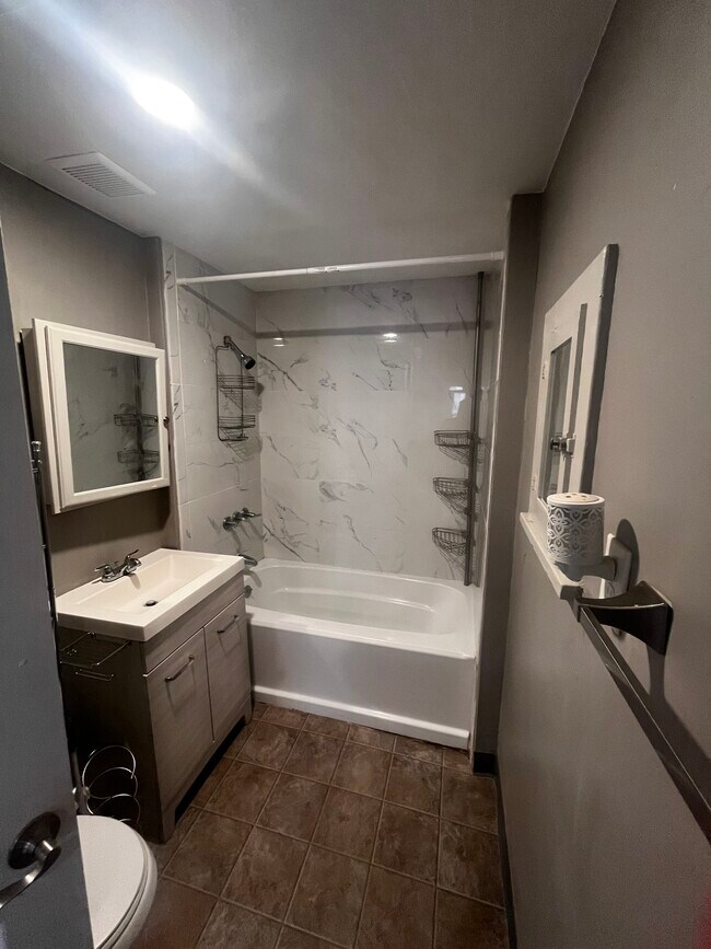 Foto del edificio - 1216 Rigby Ln