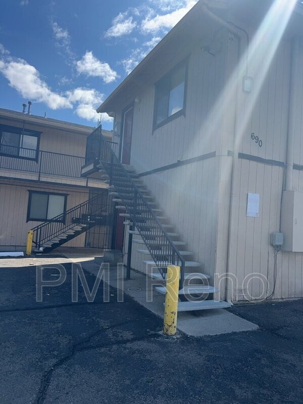 Building Photo - 690 Field St