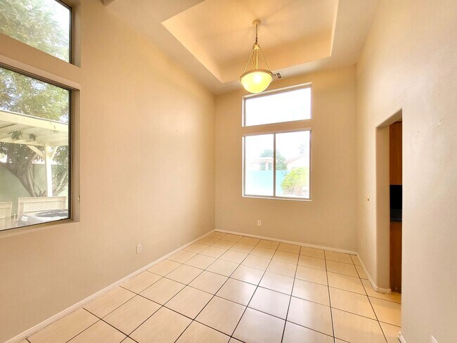 Building Photo - 4 Bedroom House, Private Pool,  Large Pets...