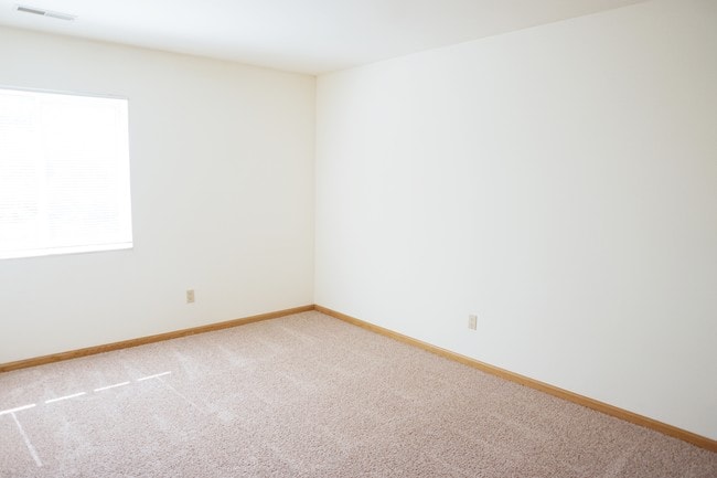 Building Photo - Oakbridge Court LLC