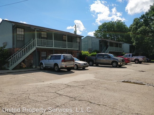 Building Photo - 700 Bonin Rd