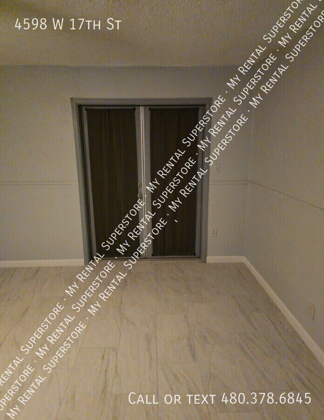 Foto del edificio - 4598 W 17th St