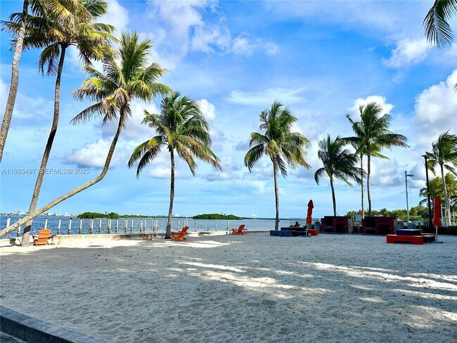 Foto del edificio - 777 NE 62nd St