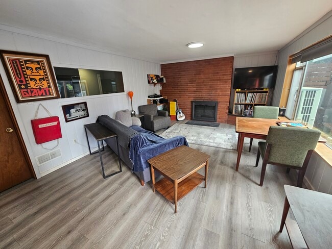 Foto del edificio - 8833 22nd Ave SW