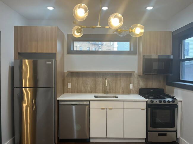 Building Photo - 63 Vroom St