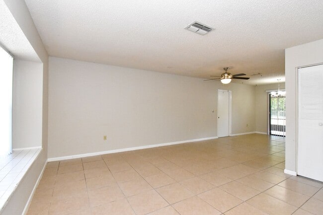 Building Photo - 27 Sapphire Run