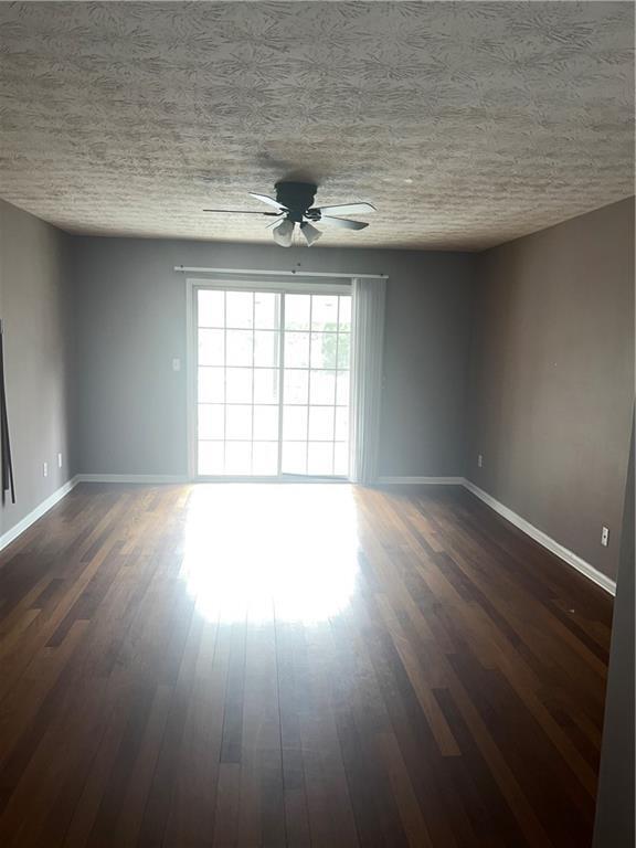 Building Photo - 3155 7 Pines Ct