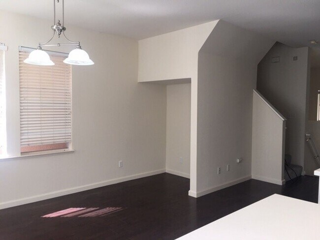 Foto del edificio - 3 Bedroom 2.5 Home in Whisman Station