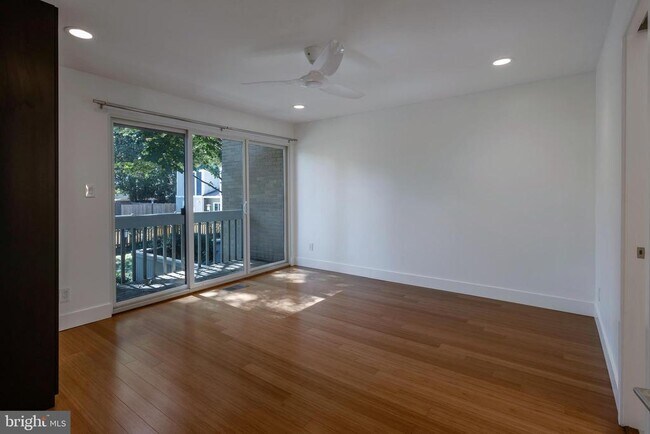 Foto del edificio - 5250 Pooks Hill Rd