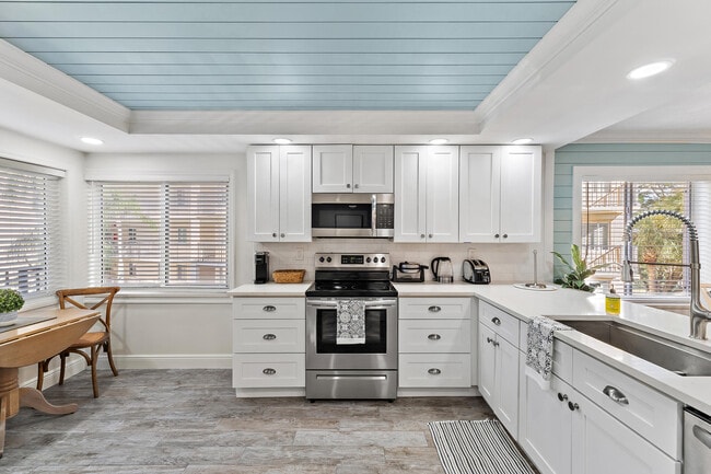 Building Photo - 275 Palm Ave