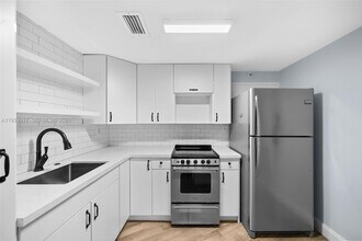 Building Photo - 3301 NE 5th Ave